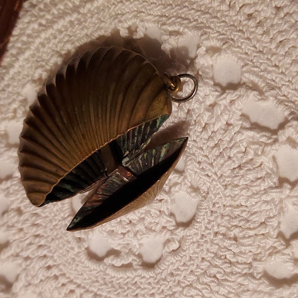 Vintage shell made out of brass - Picture 2 of 2